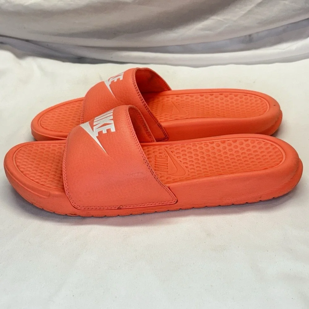 NIKE BENASSI JDI Womens Slides 343881-818 Size 8  EUR‎ 39 Mango White